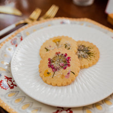 Load image into Gallery viewer, Floral Wedding Biscuit Favours (from $6.40 each)